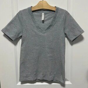 Athleta | Grey Seamless V-Neck Athletic T-Shirts For Women Short Sleeves size XS